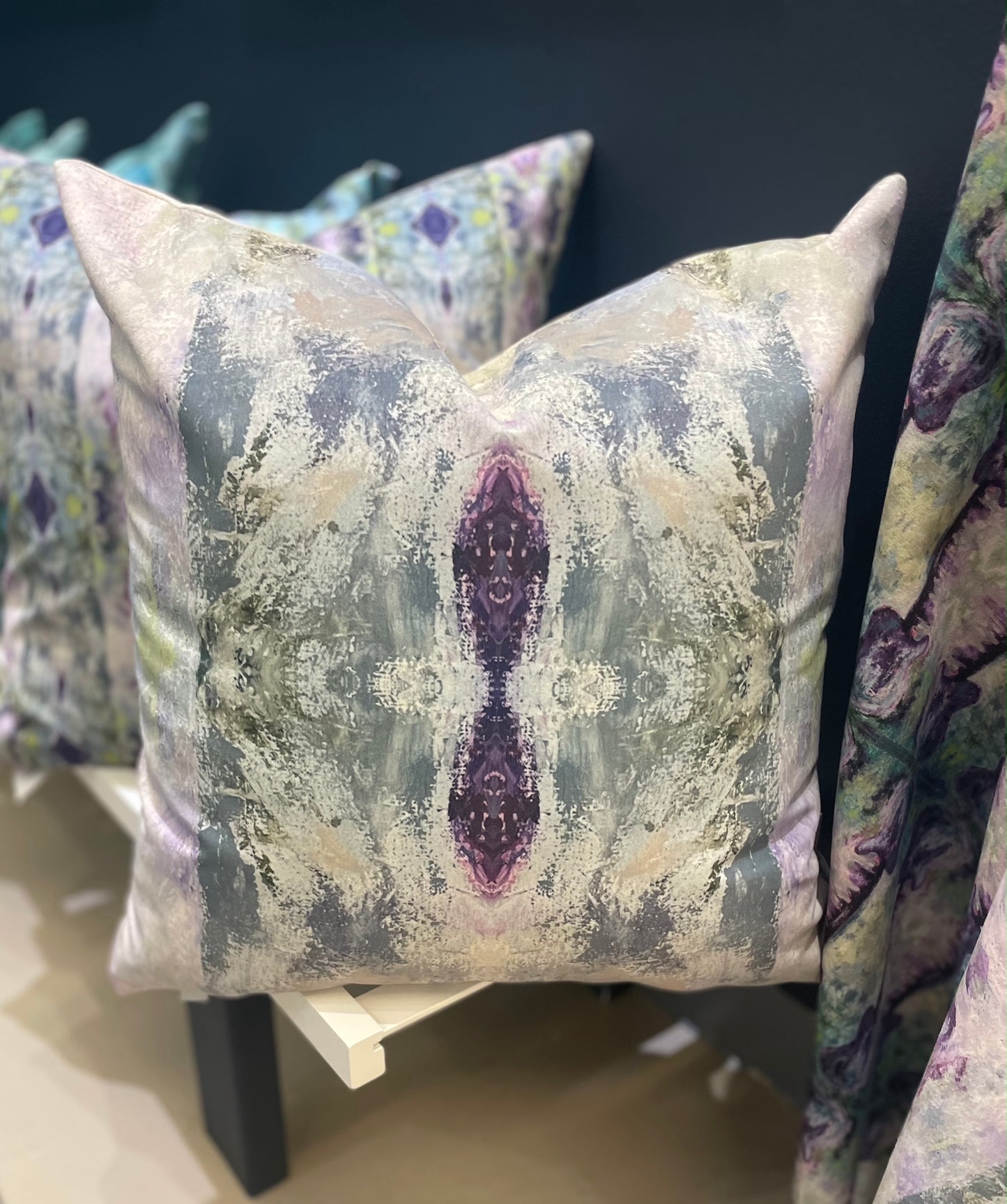 Square Pillow - Hourglass (TR/P10)