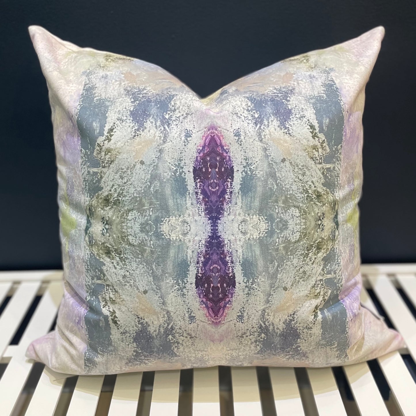 Square Pillow - Hourglass (TR/P10)