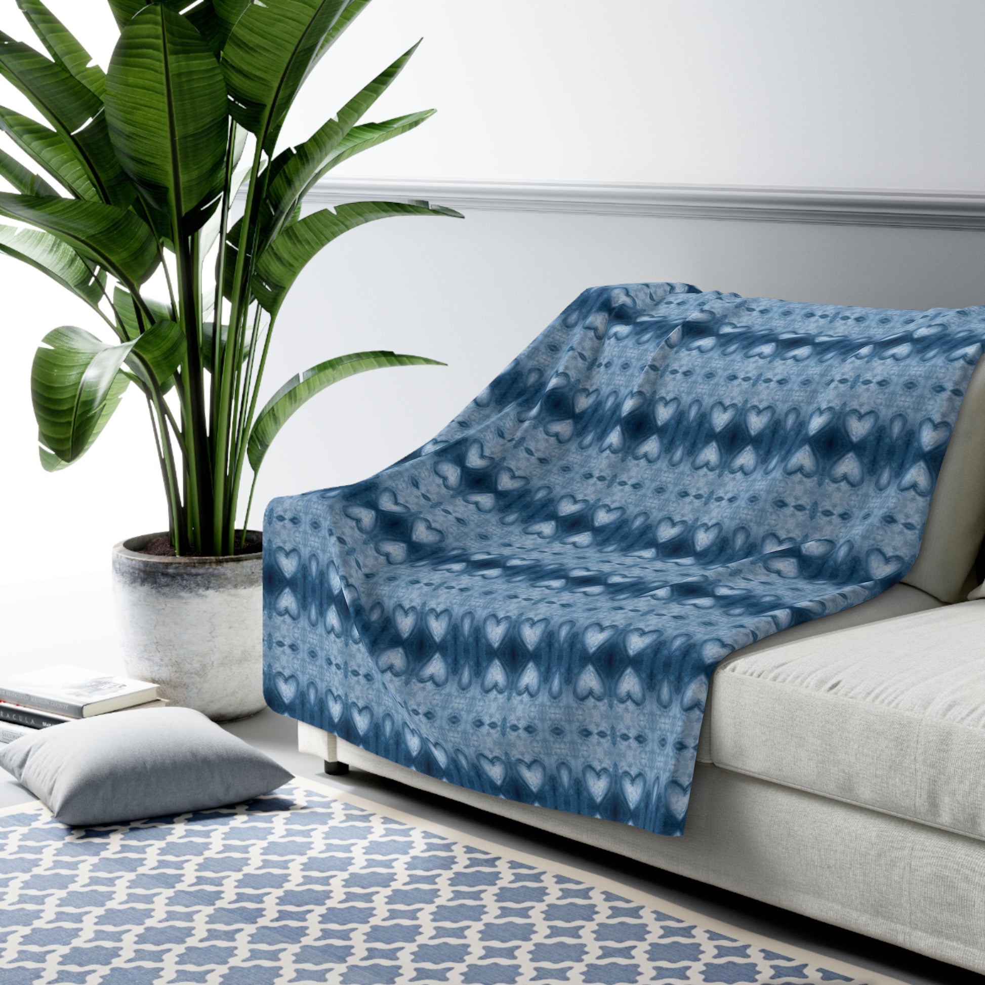 Sherpa Fleece throw with blue hearts