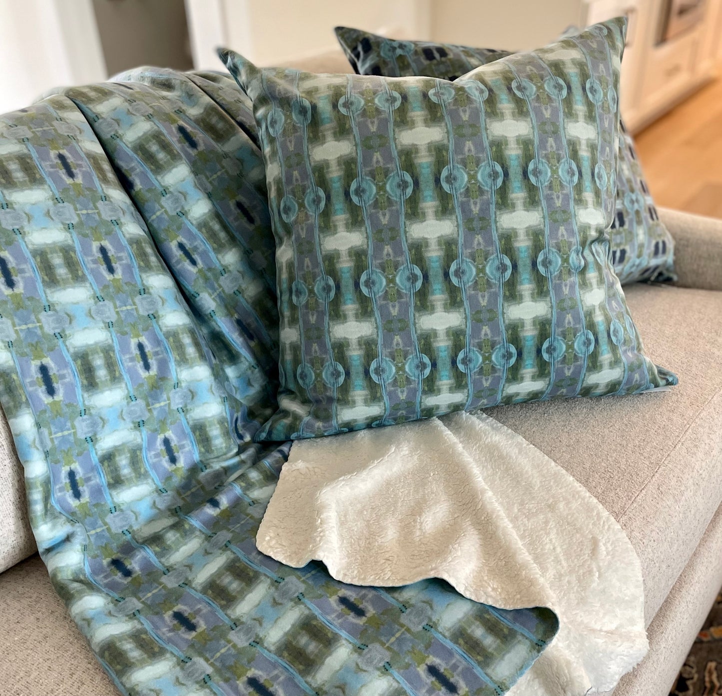 Square Pillow - Duet (ABJ/P4)
